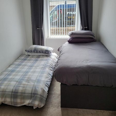 Central 2-Bedroom Bunglow With Double Sofa Bed 卡诺斯蒂 外观 照片