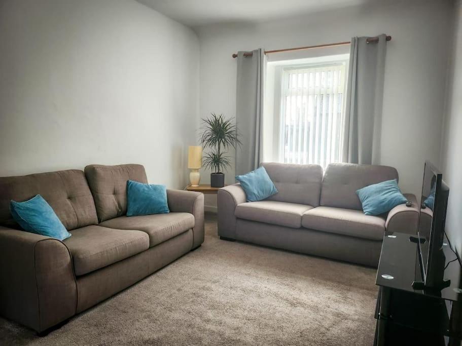 Central 2-Bedroom Bunglow With Double Sofa Bed 卡诺斯蒂 外观 照片