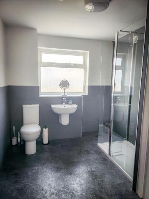 Central 2-Bedroom Bunglow With Double Sofa Bed 卡诺斯蒂 外观 照片