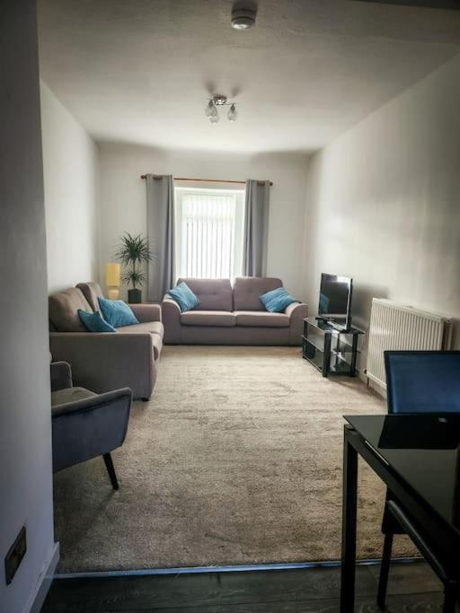 Central 2-Bedroom Bunglow With Double Sofa Bed 卡诺斯蒂 外观 照片